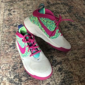 Girls/Womans Basketball shoes